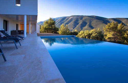 Mollans-sur-Ouveze Villa | A mont nos hôtes 2