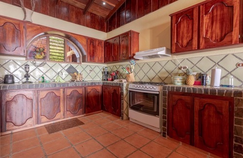 Dominical House | A nature lovers paradise ! 3 bedroom jungle home overlooking the Pacific Ocean!