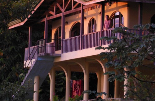Dominical House | A nature lovers paradise ! 3 bedroom jungle home overlooking the Pacific Ocean!