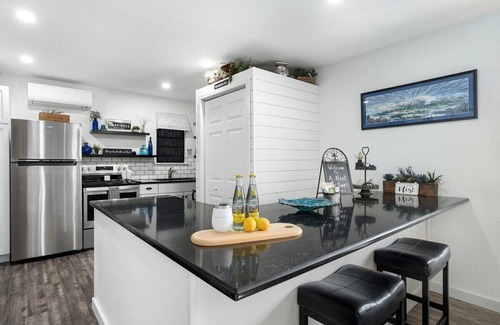 Fredericksburg House | A Nest For Two, Bathhouse, Fire pit, Full Kitchen!