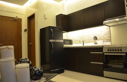 Legazpi Village Apartment | A New Luxurious One Bedroom Loft Apartment - 3 Minutes Walk To Greenbelt Mall