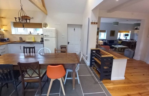 Shaftesbury House | A Newly Added Cheerful, spacious family home