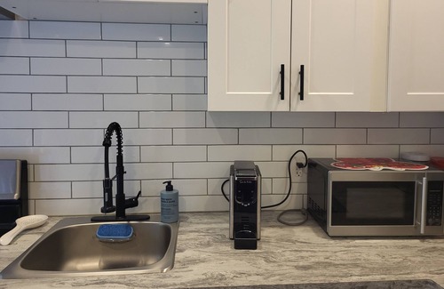 St. Catharines Apartment | A nice and very clean private room in the heart of St. Catharines.