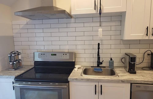 St. Catharines Apartment | A nice and very clean private room in the heart of St. Catharines.