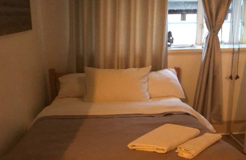 Larkhall Apartment | A nice, modern, comfortable 1 bedroom flat in Stockwell central London