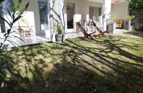Garrigues Apartment | A Nimes T3 on Golf, Garden, swimming pool and garage in secure residence