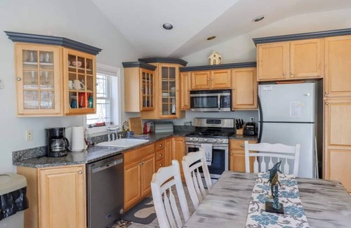 York Beach House | A Nubble Lighthouse at your fingertips