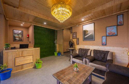 Fagu Apartment | A Party House Kufri I Vacations I Conference I MICE I Family Events I Open Air Terrace I Sky Bonfire I Wooden Rooms With Pvt Balconies I by Exotic Stays