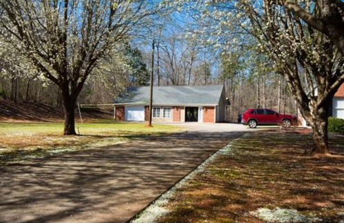 Oxford House | A Peaceful Hidden Treasure in Oxford GA