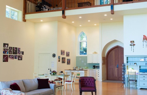 Salt Spring Island House | A Peaceful Retreat in a Magical Spot Overlooking the sea