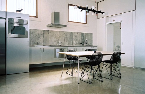Carlton South Apartment | A peaceful retreat in the heart of Carlton
