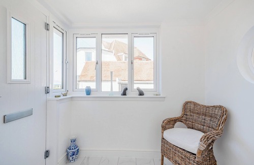 Seamill Cottage | A perfect cottage for couples and friends alike.