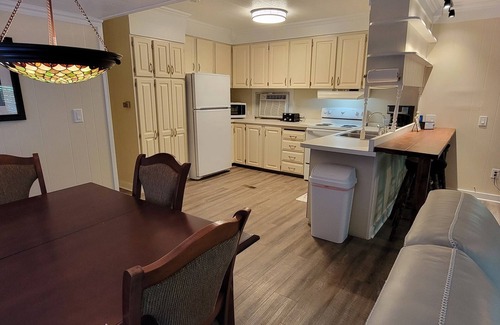 Farmington Cabin | A Perfect Hideaway | 2BR 1BA Hot Tub, Fireplace