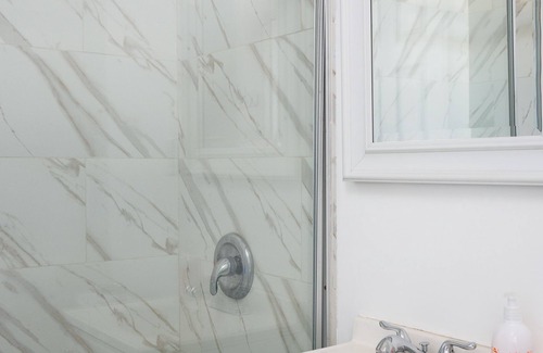 Westlake Apartment | A Perfect Space For Two! Near DTLA