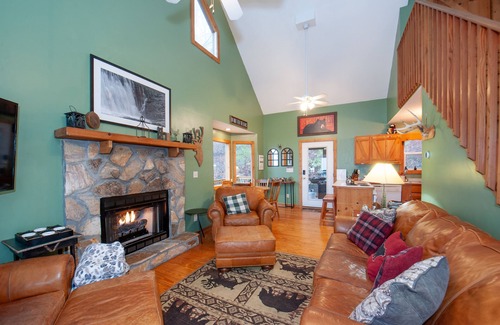 Rabun Gap Cabin | A Perfect View! Dog Friendly Cabin at The Top of The Mountain!