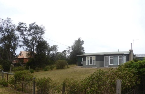 Paradise Beach House | “A PET FRIENDLY HOLIDAY HOME IN PARADISE”