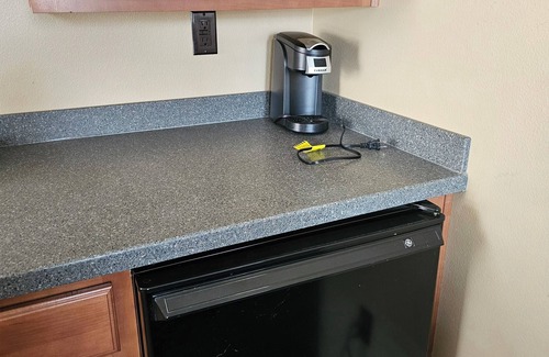 Hurricane Apartment | A pet friendly studio in a quiet neighborhood with AC and Wi-Fi.