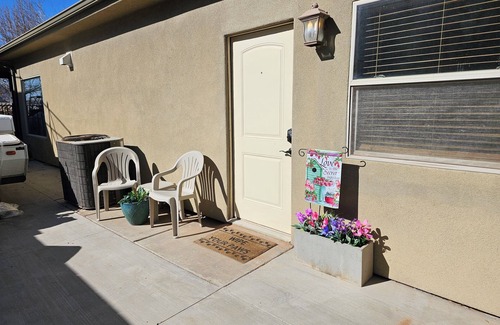 Hurricane Apartment | A pet friendly studio in a quiet neighborhood with AC and Wi-Fi.