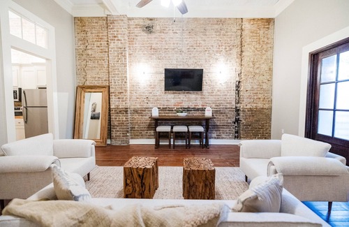 Laurel Apartment | A Picture-Perfect Stay in Downtown Laurel
