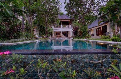 Saba Villa | A Piece of Coastal Paradise! 4 BR Villa Lush Garden View
