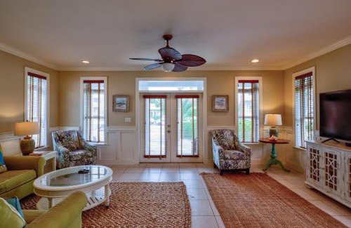 Santa Rosa Beach House | A Piece of Heaven by AvantStay Private Pool Sleeps 14 Pet-friendly