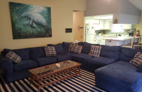 Weeki Wachee Gardens House | A PIECE OF PARADISE - MANATEE PLAYGROUND