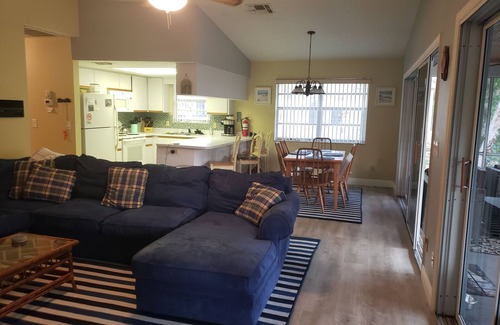 Weeki Wachee Gardens House | A PIECE OF PARADISE - MANATEE PLAYGROUND