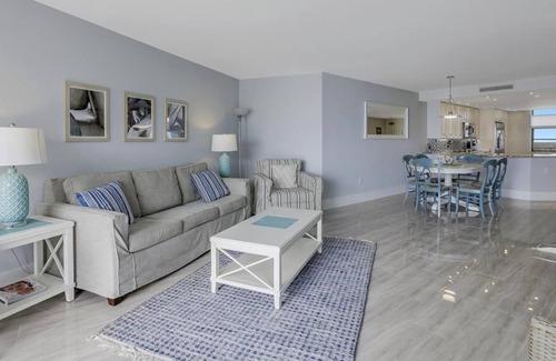 Marco Island Condo | A pineapple a day keeps the worries away. Peaceful beach condo