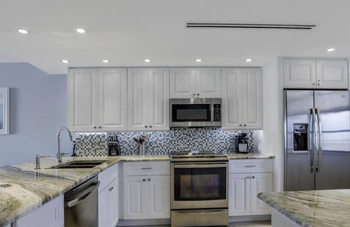 Marco Island Condo | A pineapple a day keeps the worries away. Peaceful beach condo