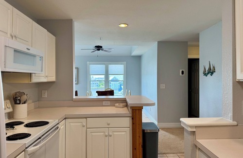 Manteo Condo | A Pirates Life - Fishing, Boat Slip, Pool, Gym!