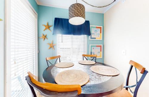 Morehead City Apartment | A Place At The Beach 309