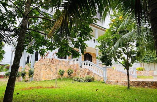 Nungua House | A Place of Peaceful Refuge
