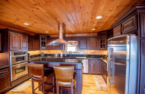 Grassy Creek Cabin | A Place to Bring Everyone Together | Fraser Creek Lodge | Hot Tub & Pool Table