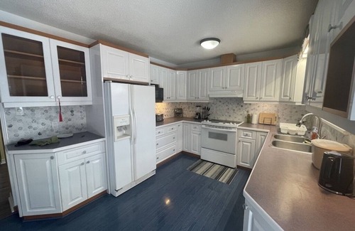 Brampton House | A place to call Home - 15 mins from YYZ