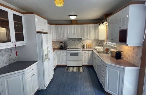 Brampton House | A place to call Home - 15 mins from YYZ