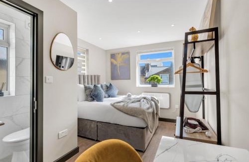 Shacklewell Apartment | A Place to Dream: Airy Studio in Serene Locale