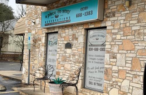 Bandera Hostel | A Place to Stay Reservations Rooms
