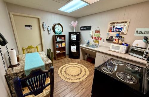 Bandera Hostel | A Place to Stay Reservations Rooms