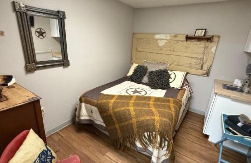 Bandera Hostel | A Place to Stay Reservations Rooms
