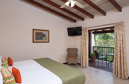 Maynards House | A Place You'll Surely Enjoy! Near Animal Flower Cave! Outdoor Pools, Parking!