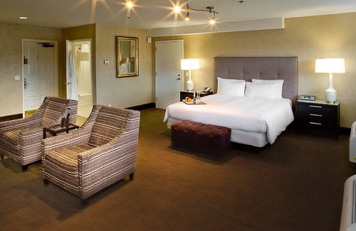 Cupertino Hotel | A Place You'll Surely Enjoy! Pets Allowed, Free Breakfast and Parking, Pool