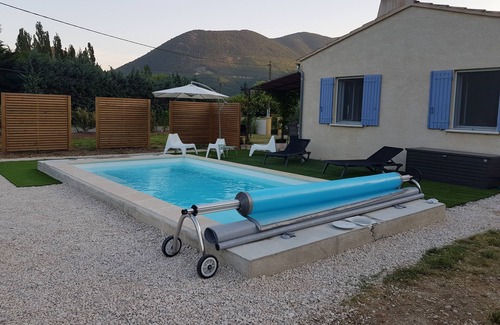 Montbrun-les-Bains House | A pleasant enclosed space for 6 people.