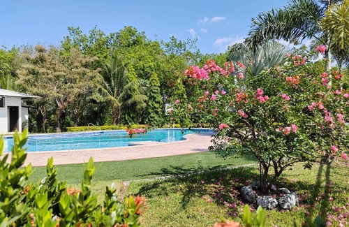 Mazatenango House | A Pocos Pasos de la Piscina Esta "casa Ilusion," tu Casa