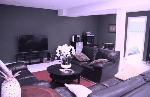 Manassas Park House | A private 2BR & living area w/patio for 4