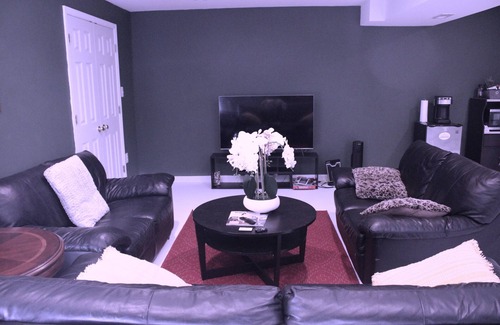 Manassas Park House | A private 2BR & living area w/patio for 4