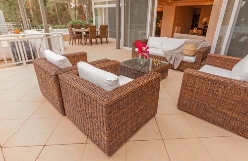 Sane Villa | A Private Haven: Hera with Secluded Pool and Garden
