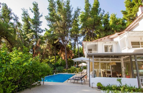 Sane Villa | A Private Haven: Hera with Secluded Pool and Garden