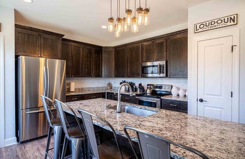 Leesburg Cottage | A Private Luxury Retreat for Bridal Party or Weekend Escape