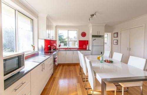 Whitemark House | A private rural cottage close to beaches and Whitemark township