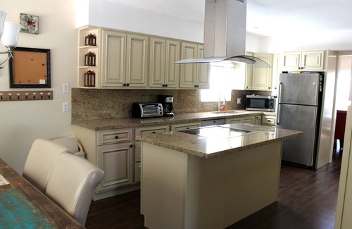 Siesta Key House | A Private Secluded Retreat In Great Neighborhood -Sleeps 8 Near Beach
